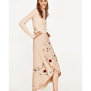 Zara❤️NWT wrap around skirt with embroidery M sexy
